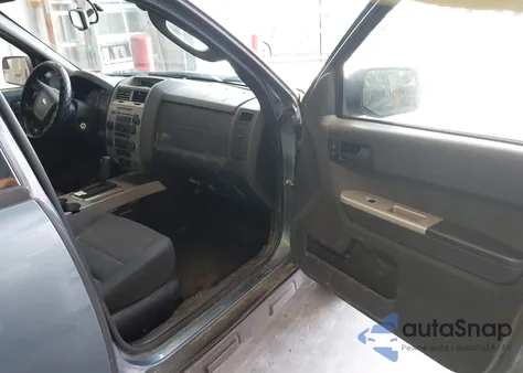 2012 Ford Escape Xlt z USA, uszkodzony, nr VIN 1FMCU9DG2CKB33926